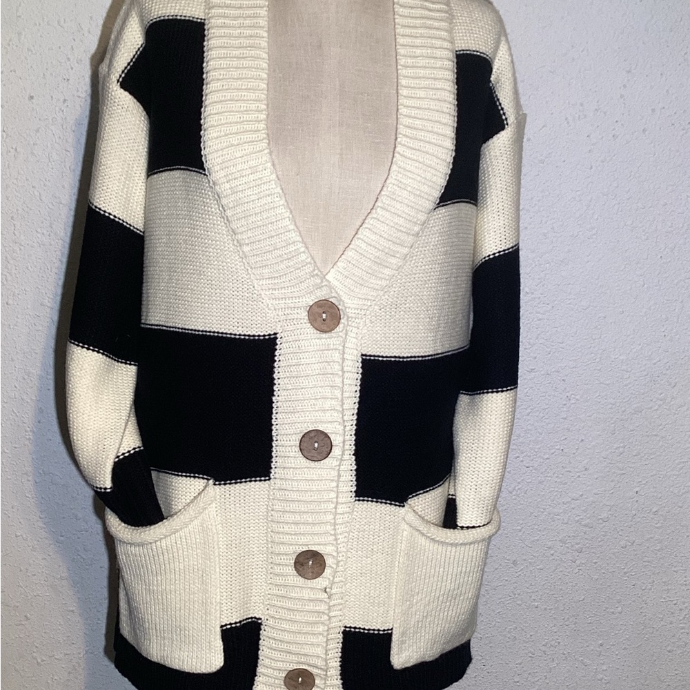 Davi & Dani  Striped Button up Pocket sweater Cardigan size small - Picture 5 of 9